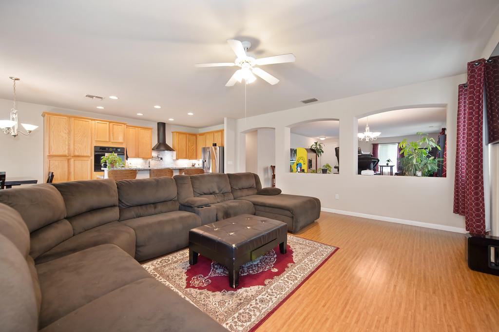 Detail Gallery Image 14 of 42 For 1437 Freeman Ct, Plumas Lake,  CA 95961 - 3 Beds | 2 Baths