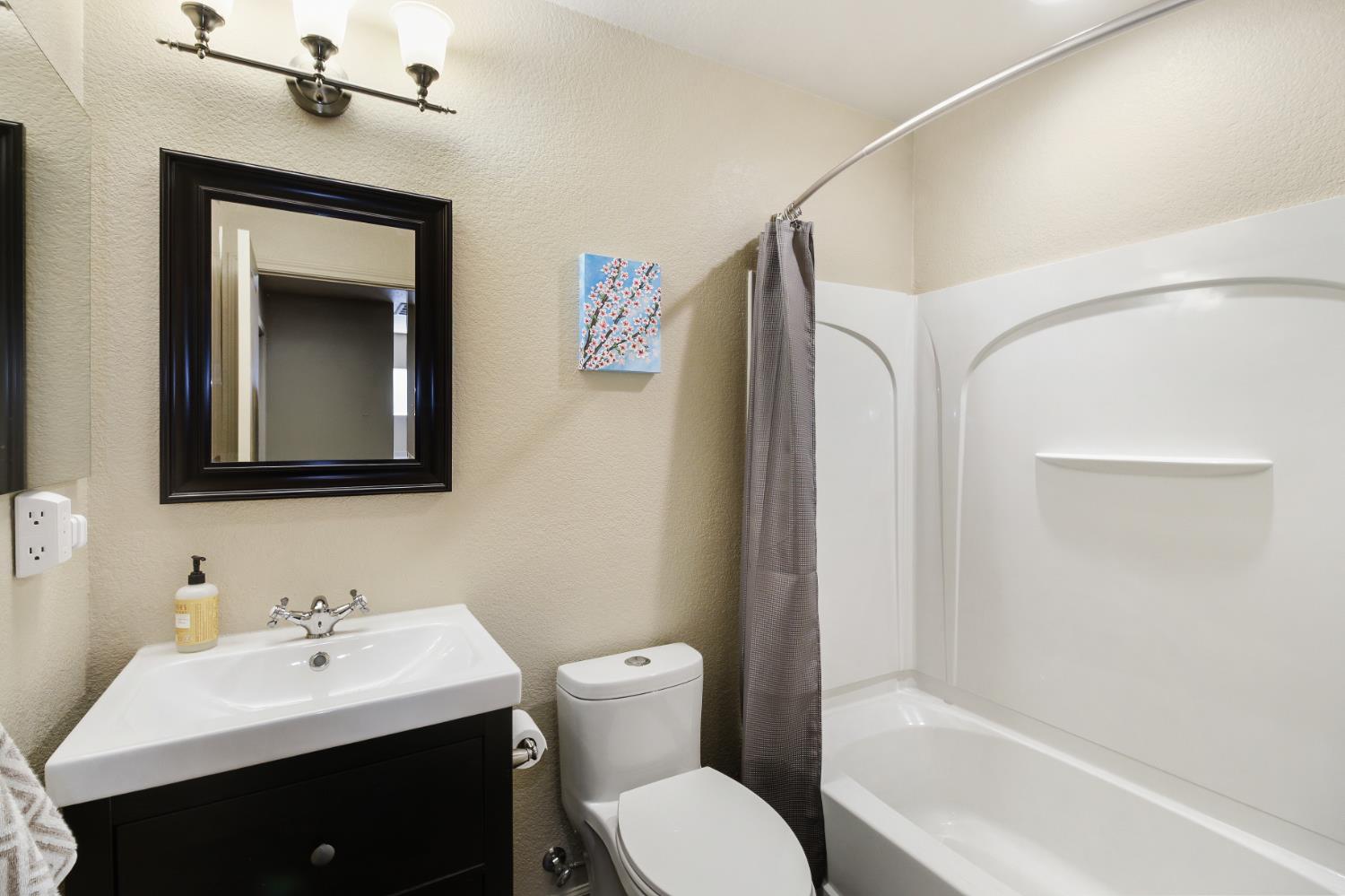 Detail Gallery Image 32 of 48 For 388 Metro Ln, West Sacramento,  CA 95605 - 3 Beds | 2/1 Baths