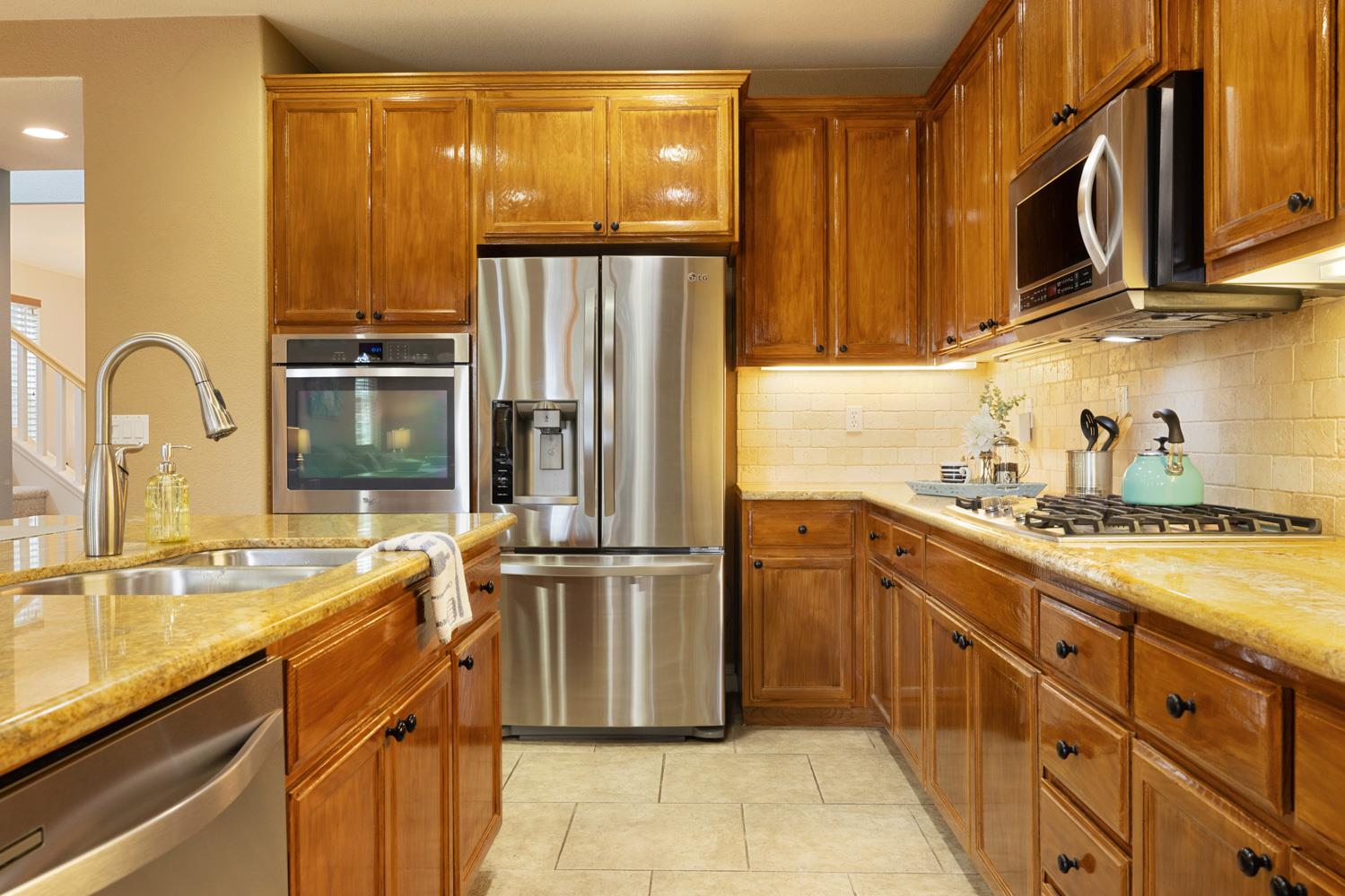 Detail Gallery Image 18 of 76 For 1734 Bandoni Ln, Manteca,  CA 95337 - 4 Beds | 3/1 Baths