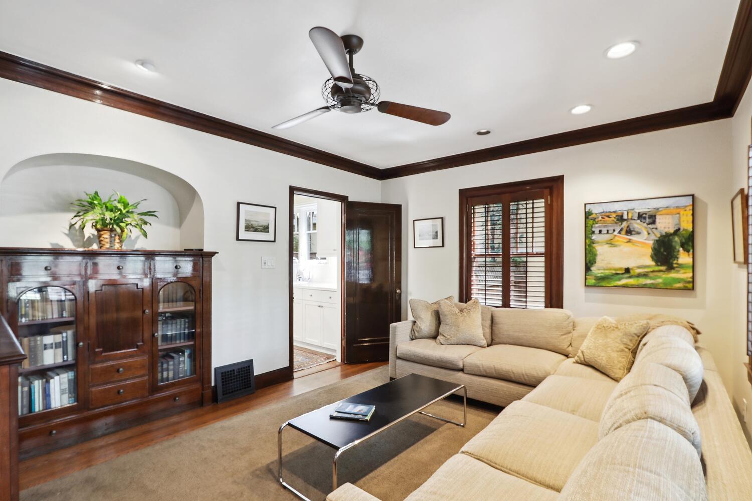Detail Gallery Image 12 of 62 For 2665 Donner Way, Sacramento,  CA 95818 - 4 Beds | 3 Baths