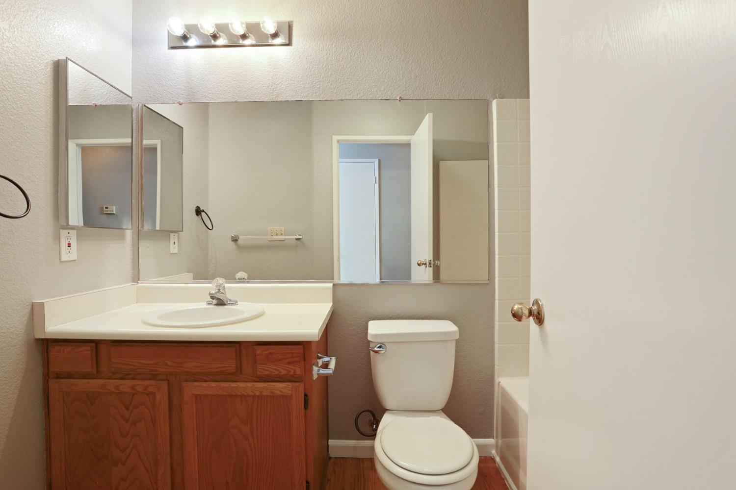 Detail Gallery Image 10 of 36 For 2405 S Fresno Ave, Stockton,  CA 95206 - 3 Beds | 2 Baths
