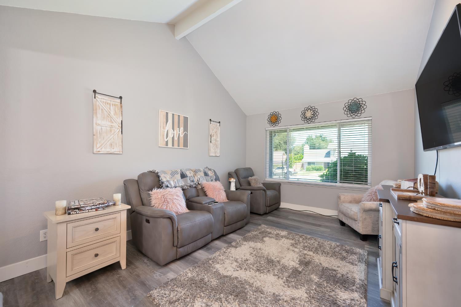 Detail Gallery Image 5 of 33 For 6546 Skyview Dr, Orangevale,  CA 95662 - 4 Beds | 2 Baths