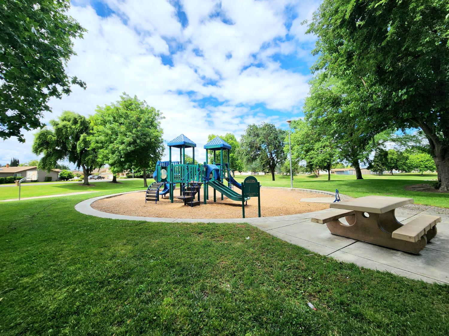 Detail Gallery Image 38 of 38 For 678 Emerald Pl, Manteca,  CA 95336 - 3 Beds | 2 Baths