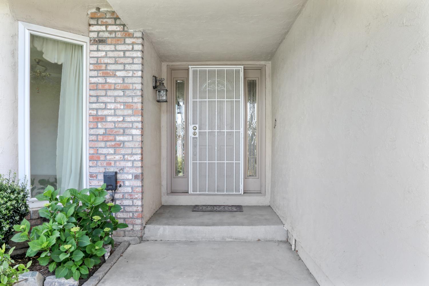 Detail Gallery Image 5 of 38 For 678 Emerald Pl, Manteca,  CA 95336 - 3 Beds | 2 Baths