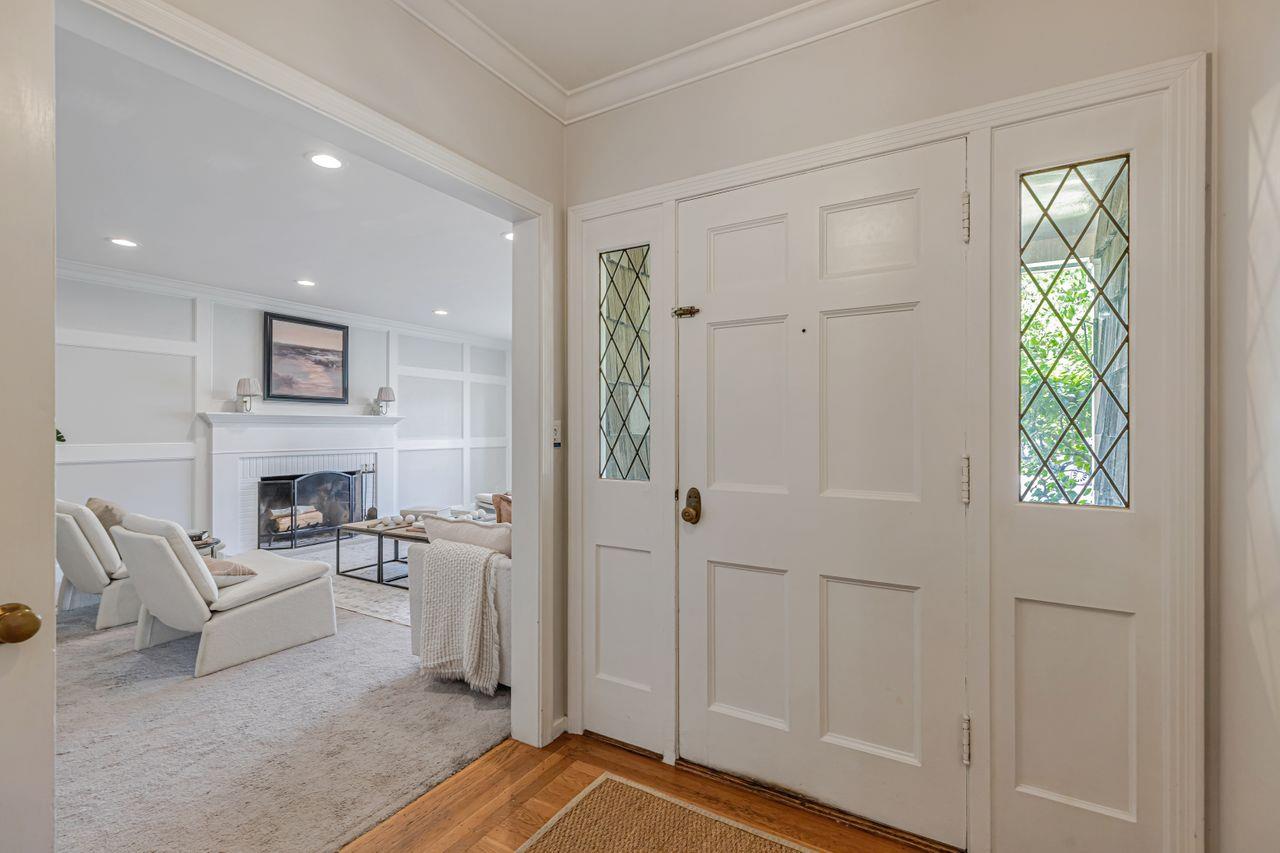 Detail Gallery Image 2 of 68 For 1800 8th Ave, Sacramento,  CA 95818 - 4 Beds | 1/1 Baths