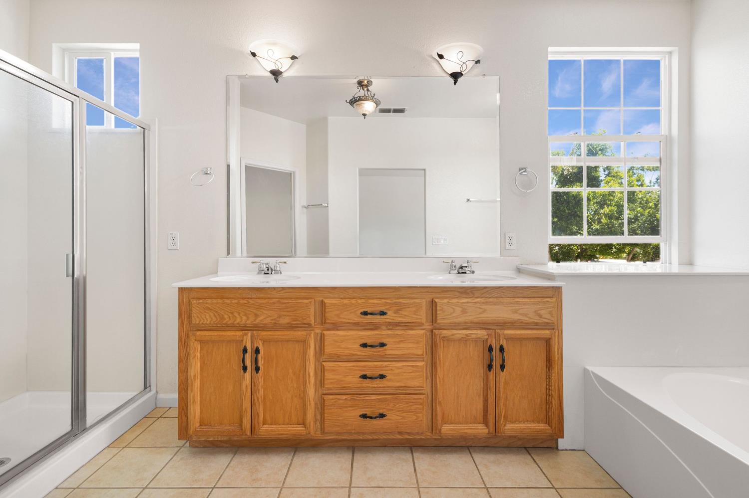 Detail Gallery Image 26 of 51 For 1637 Dreamy Way, Sacramento,  CA 95835 - 3 Beds | 3 Baths