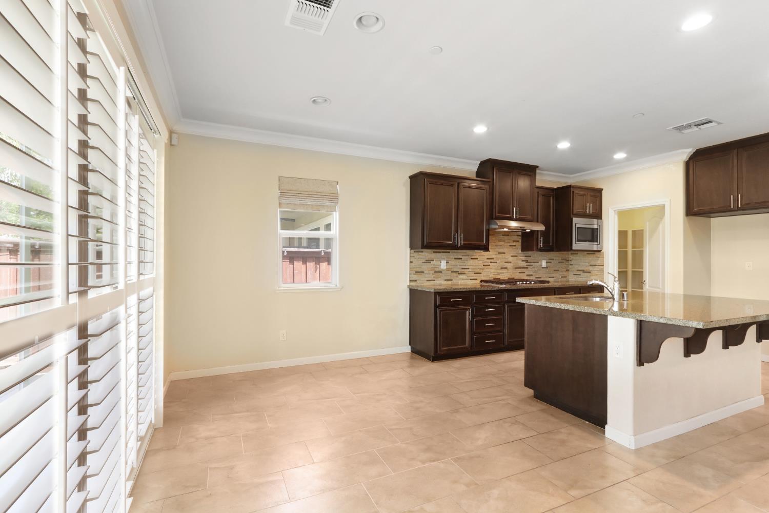 Detail Gallery Image 7 of 52 For 9820 Allen Ranch Way, Elk Grove,  CA 95757 - 4 Beds | 3 Baths