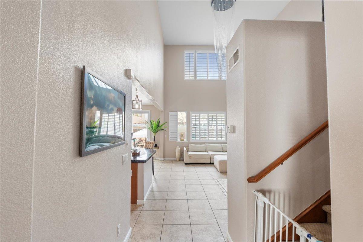 Detail Gallery Image 21 of 37 For 9733 Everbloom Way, Sacramento,  CA 95829 - 5 Beds | 2/1 Baths