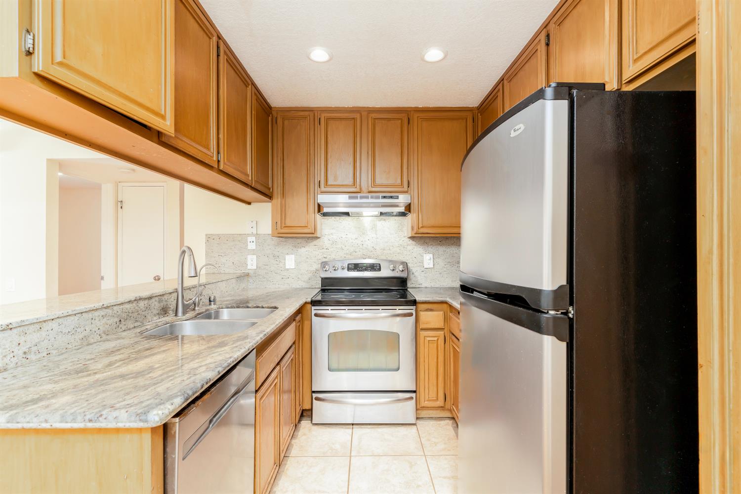 Detail Gallery Image 9 of 37 For 253 E Warren Cmn, Fremont,  CA 94539 - 3 Beds | 2 Baths