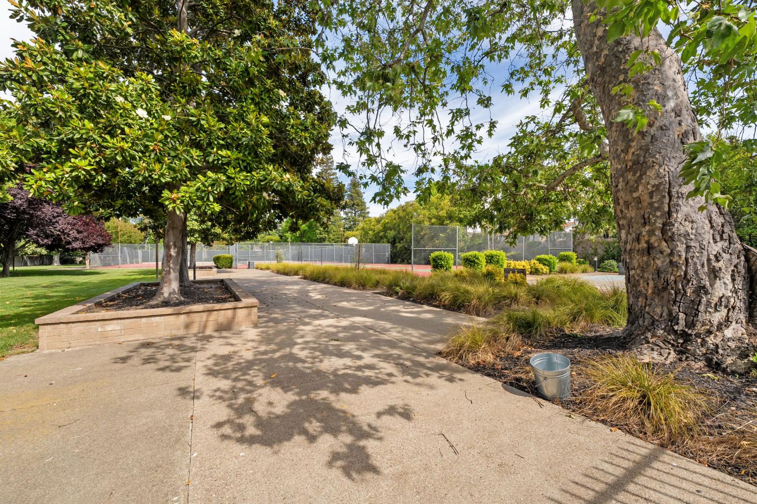 Detail Gallery Image 27 of 30 For 1738 Bannon Creek Dr, Sacramento,  CA 95833 - 3 Beds | 2 Baths