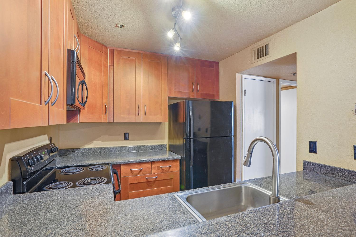 Photo #8: 225063019 Listing: Photo #8