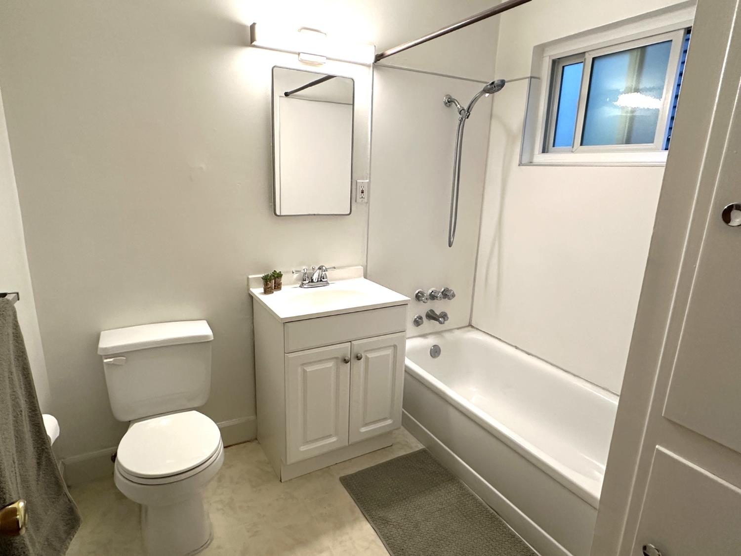 Detail Gallery Image 28 of 70 For 2124 H St, Sacramento,  CA 95816 - – Beds | – Baths