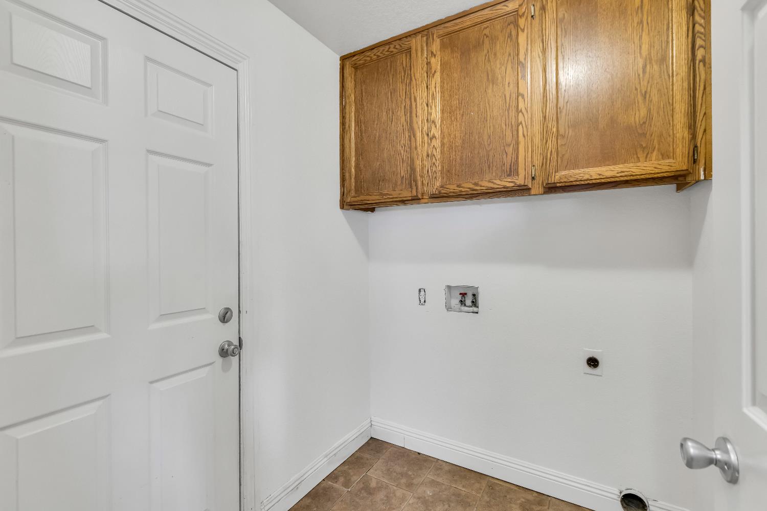 Detail Gallery Image 12 of 38 For 8401 Sunblaze Way, Sacramento,  CA 95823 - 3 Beds | 2 Baths