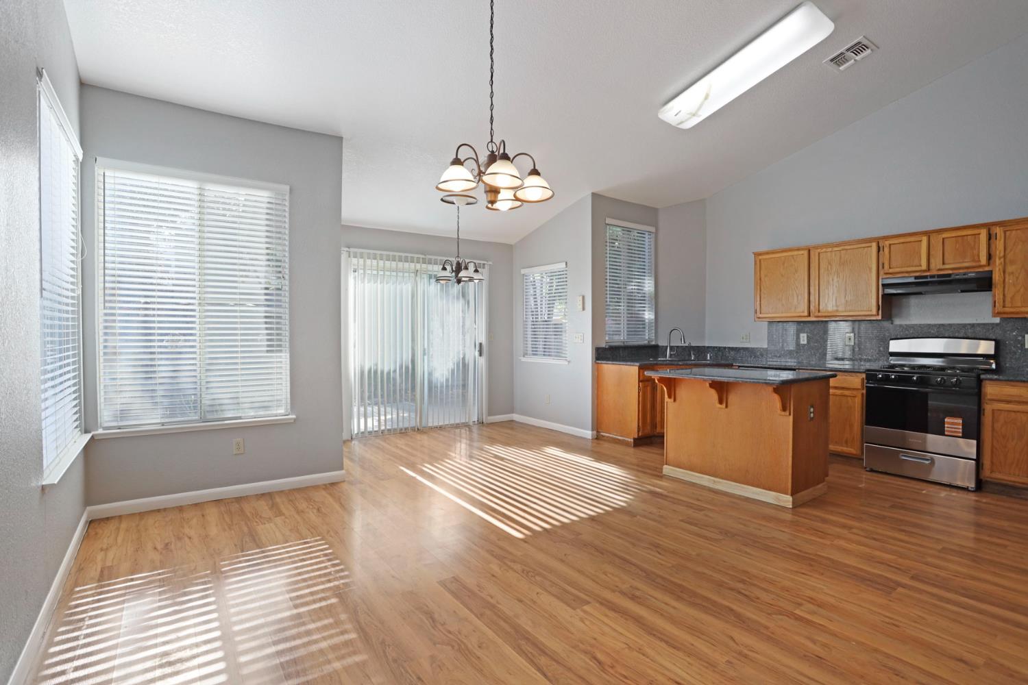 Detail Gallery Image 30 of 36 For 2405 S Fresno Ave, Stockton,  CA 95206 - 3 Beds | 2 Baths