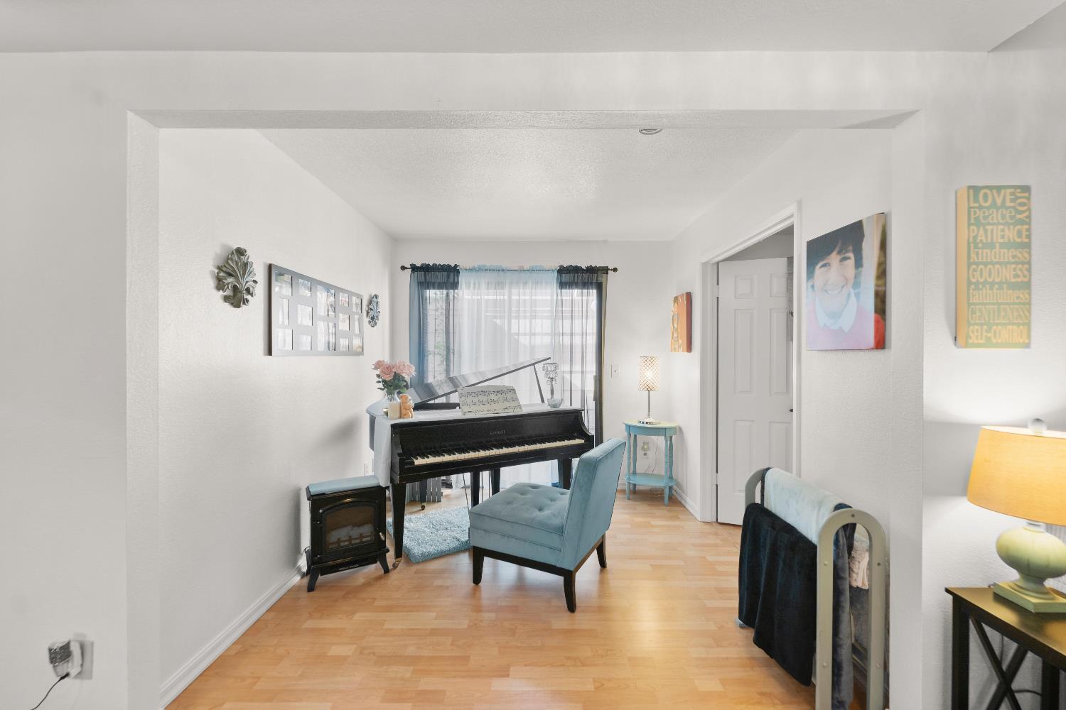 Detail Gallery Image 6 of 53 For 8193 Rose Vine Ln, Fair Oaks,  CA 95628 - 2 Beds | 2 Baths