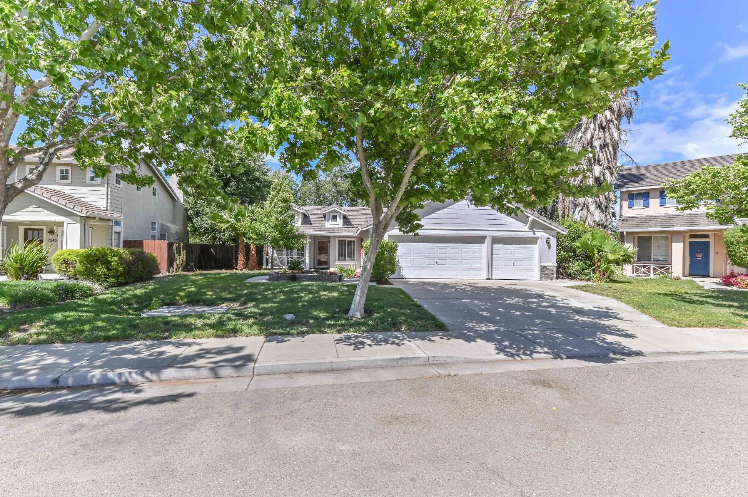 Detail Gallery Image 3 of 55 For 2535 Bridle Creek Ct, Tracy,  CA 95377 - 2 Beds | 2 Baths