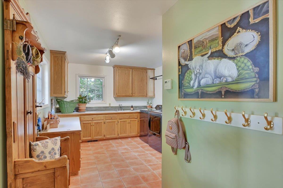 Detail Gallery Image 46 of 77 For 14833 Quail Pointe Ln, Grass Valley,  CA 95945 - 3 Beds | 3/1 Baths