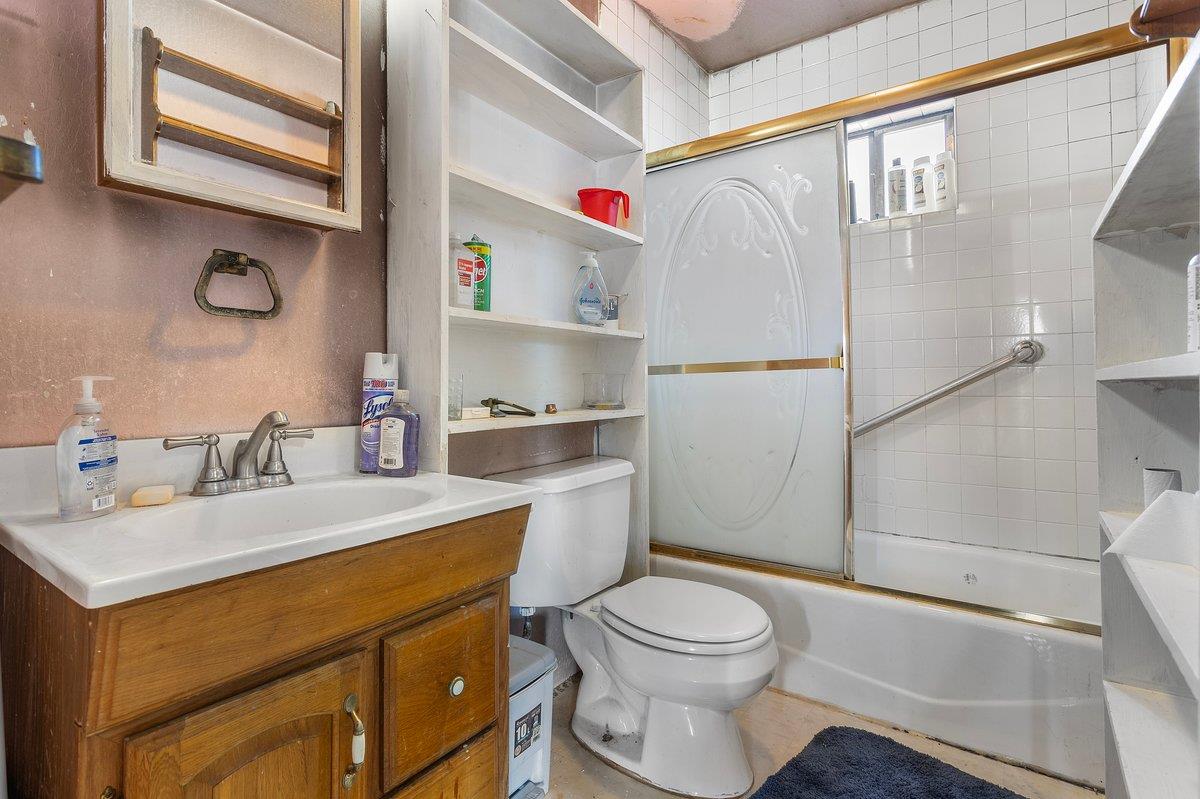 Detail Gallery Image 9 of 12 For 19770 Sprague, Castro Valley,  CA 94549 - 3 Beds | 2 Baths