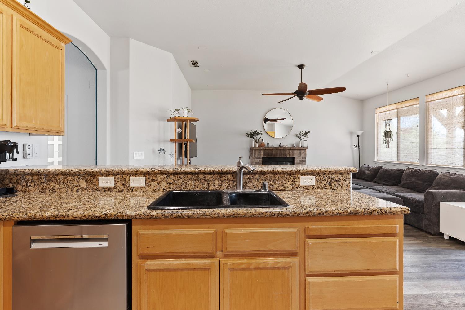 Detail Gallery Image 19 of 36 For 1795 Sea Side Ct, Plumas Lake,  CA 95961 - 4 Beds | 2 Baths