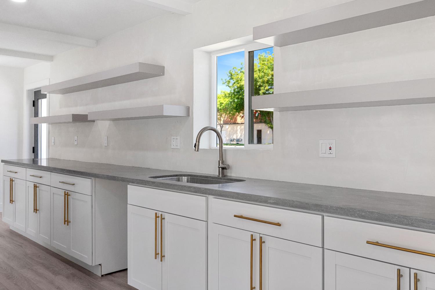 Detail Gallery Image 10 of 40 For 2124 Scenic Dr, Modesto,  CA 95355 - 4 Beds | 3/1 Baths