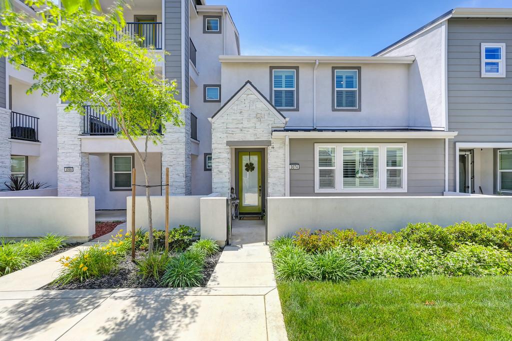 Goldenvue Walk, Sacramento, California image 2
