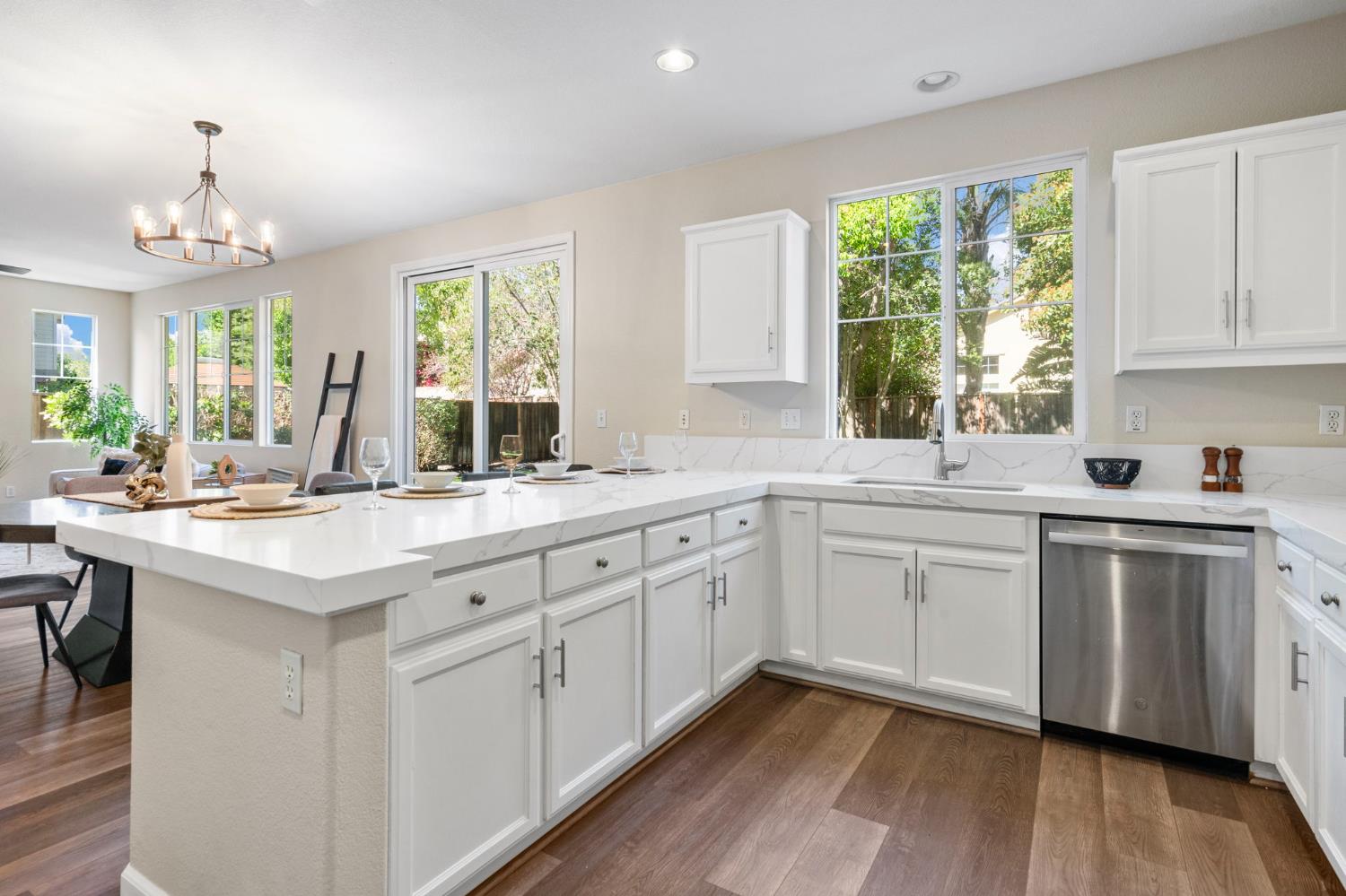 Detail Gallery Image 18 of 40 For 4677 Bonsai Ave, Tracy,  CA 95377 - 4 Beds | 2/1 Baths