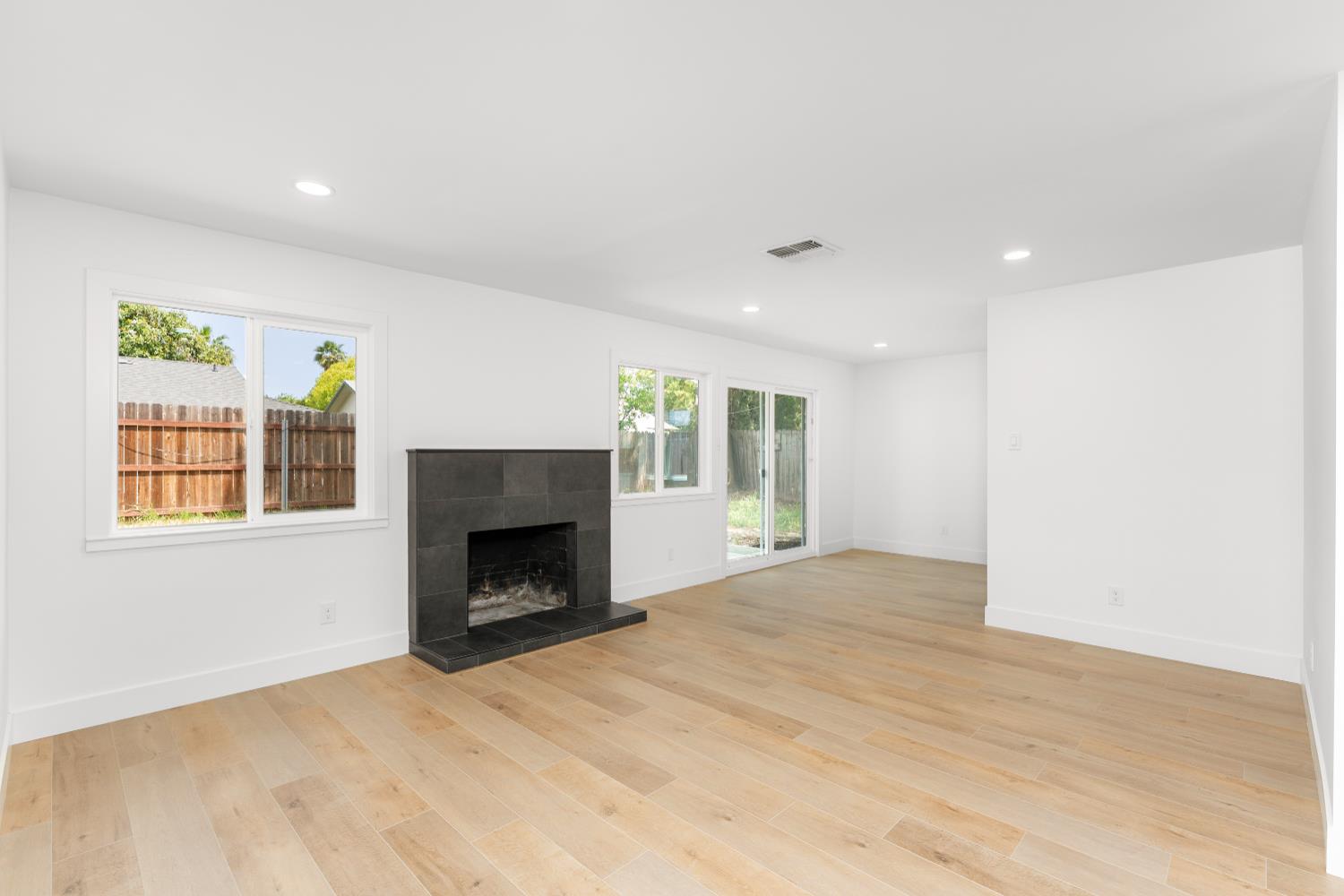 Detail Gallery Image 11 of 49 For 6716 Superior, North Highlands,  CA 95660 - 3 Beds | 2 Baths