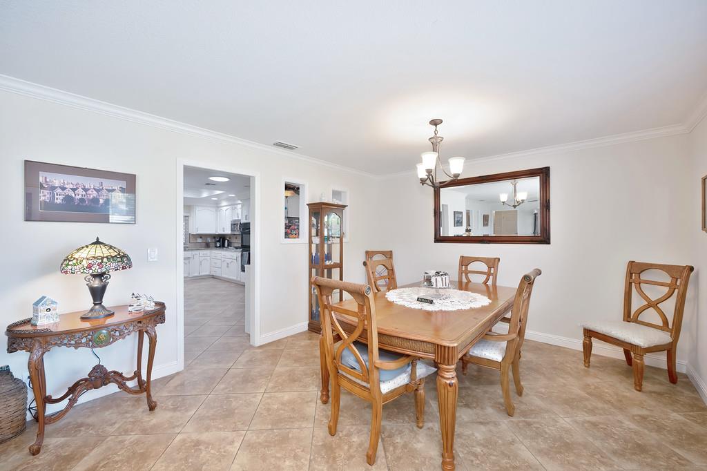 Detail Gallery Image 9 of 58 For 8725 Pathfinder Ct, Orangevale,  CA 95662 - 5 Beds | 3 Baths