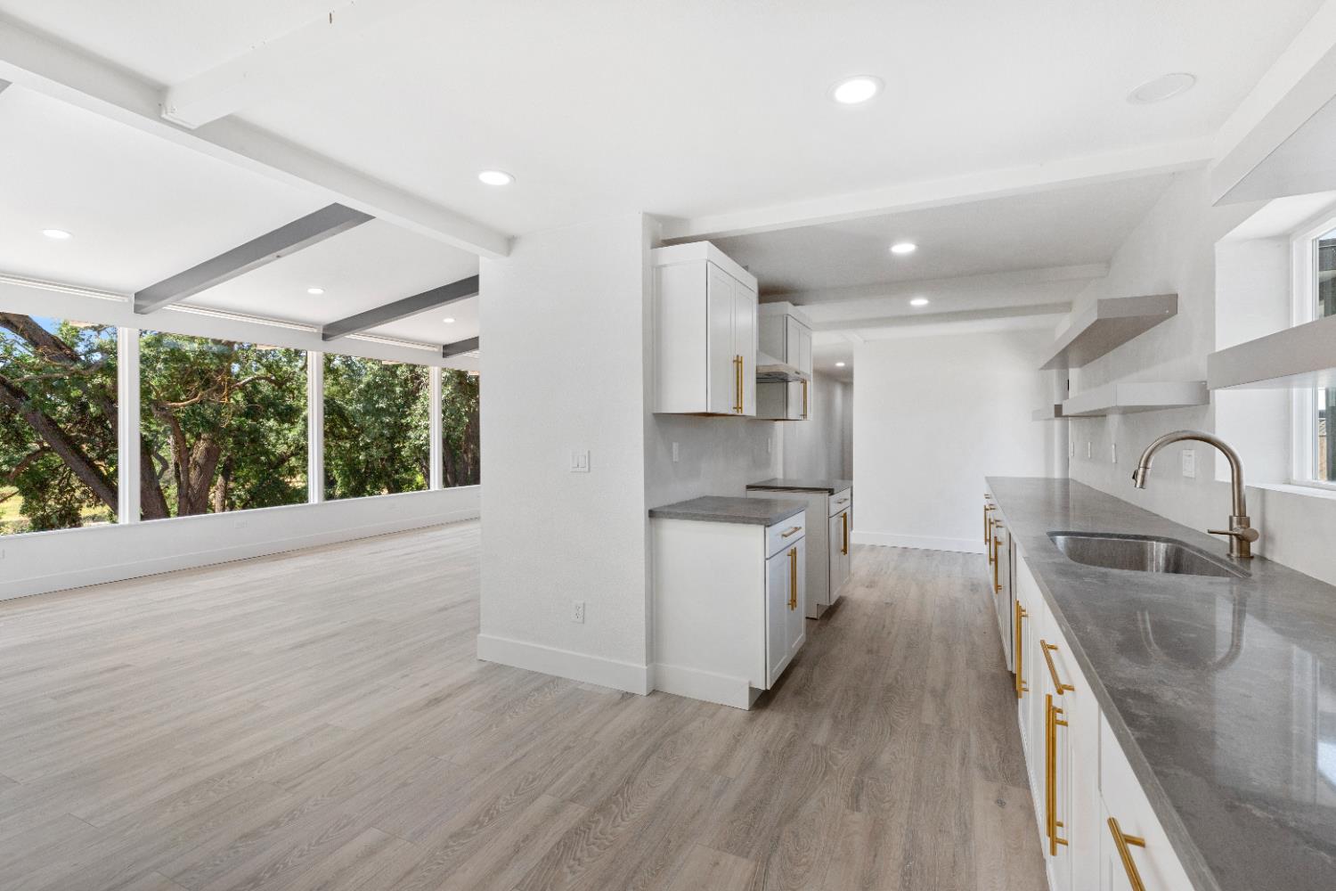 Detail Gallery Image 11 of 40 For 2124 Scenic Dr, Modesto,  CA 95355 - 4 Beds | 3/1 Baths