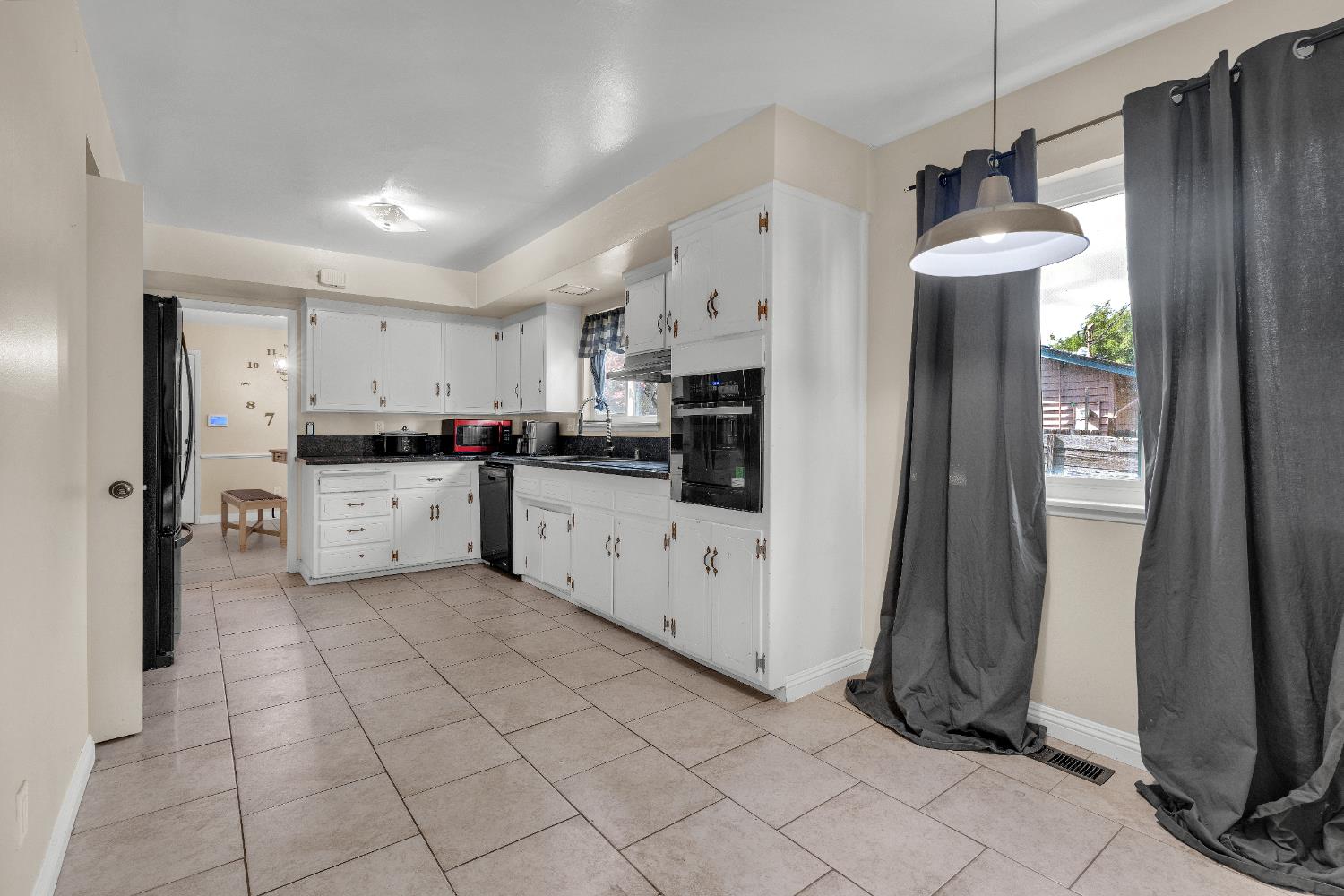 Detail Gallery Image 12 of 21 For 1167 W El Camino Ave, Sacramento,  CA 95833 - 3 Beds | 2/1 Baths