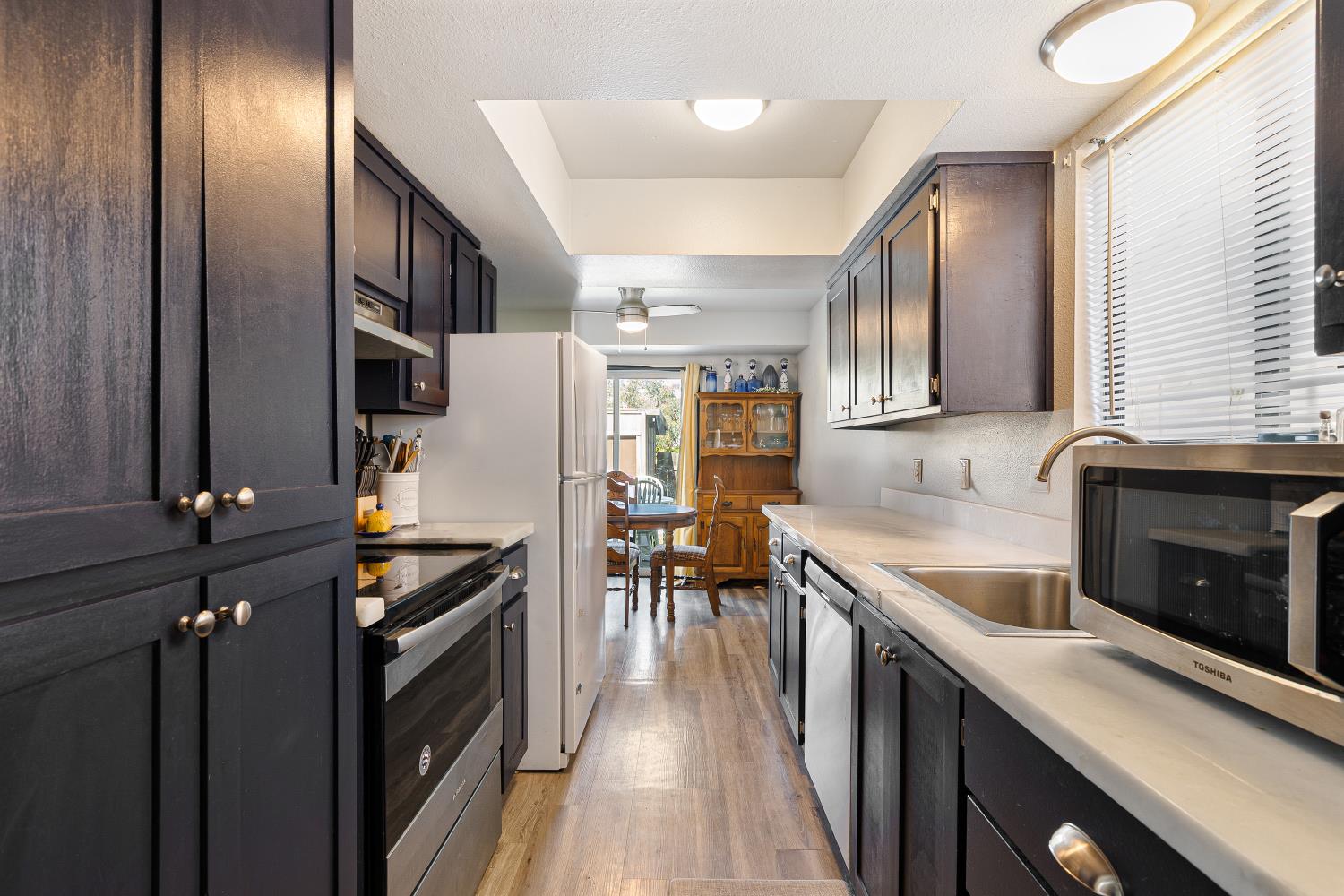 Detail Gallery Image 3 of 28 For 6900 Allegheny Pl, Stockton,  CA 95219 - 2 Beds | 1 Baths