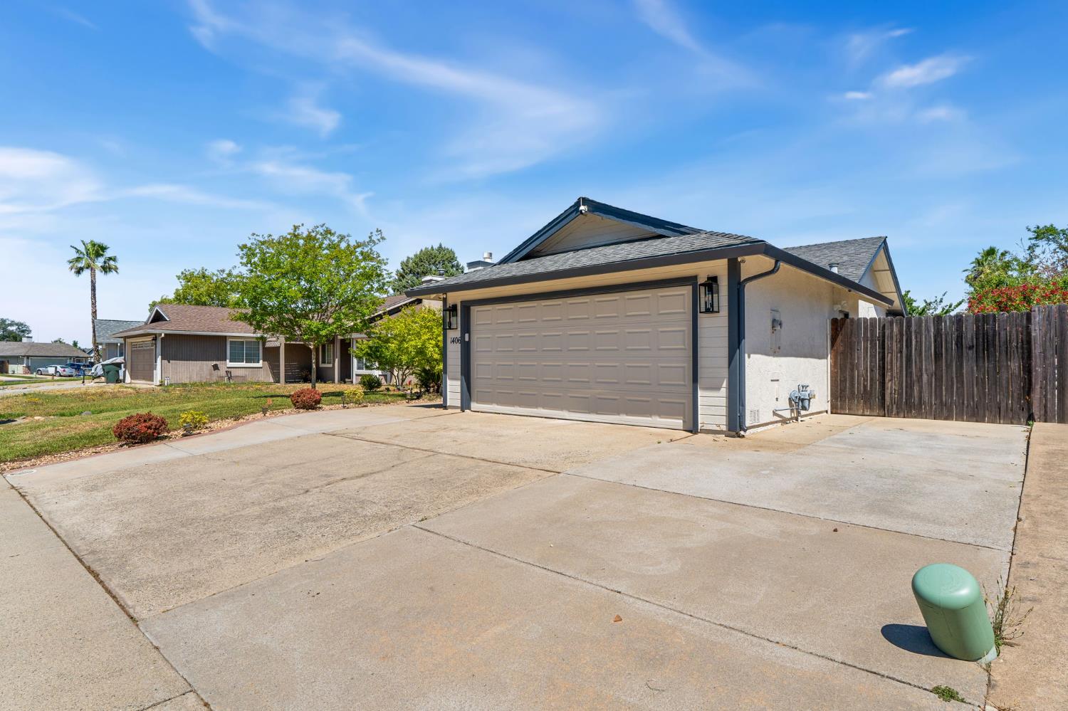 Detail Gallery Image 2 of 26 For 1406 Santa Fe Cir, Roseville,  CA 95678 - 4 Beds | 2 Baths