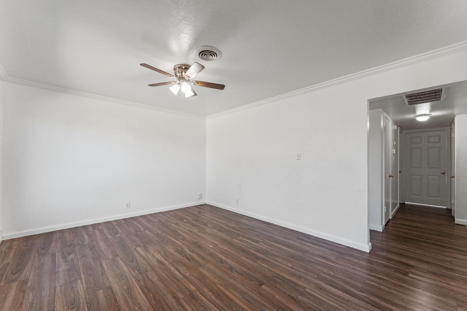 Detail Gallery Image 8 of 23 For 5741 San Vincente Way, North Highlands,  CA 95660 - 3 Beds | 1 Baths