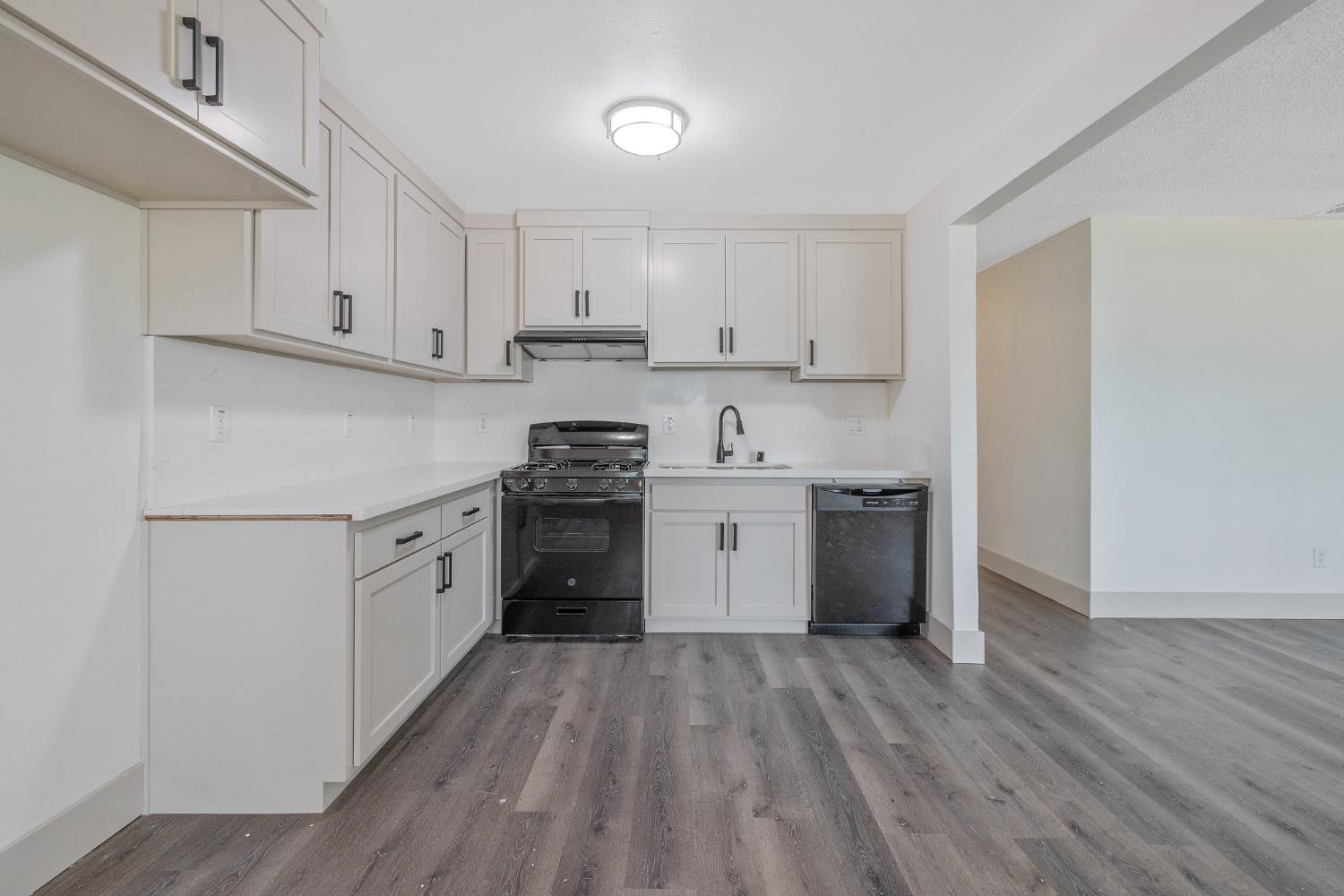 Detail Gallery Image 13 of 32 For 10141 Haven Ln, Hanford,  CA 93230 - 3 Beds | 2 Baths