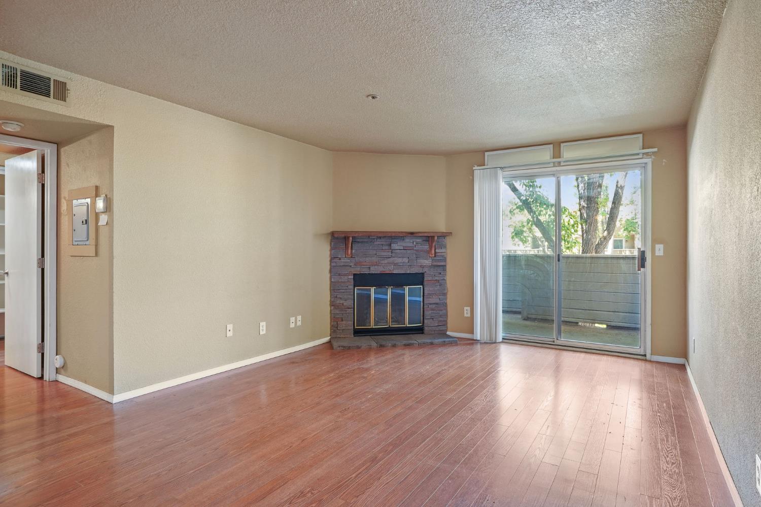 Photo #3: 225063019 Listing 