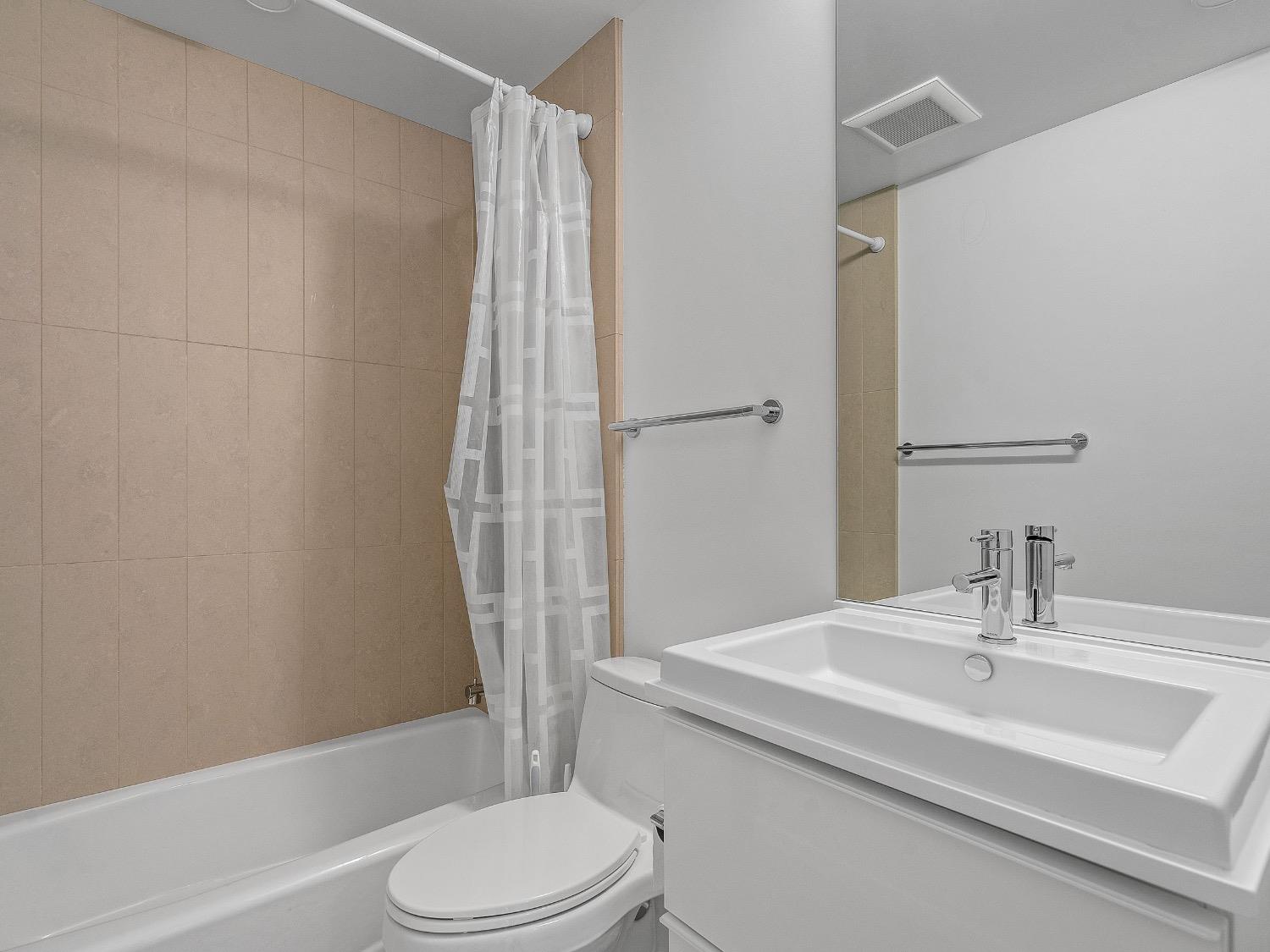 Detail Gallery Image 12 of 31 For 2431 Binnen Ln #101,  Sacramento,  CA 95818 - 3 Beds | 3 Baths
