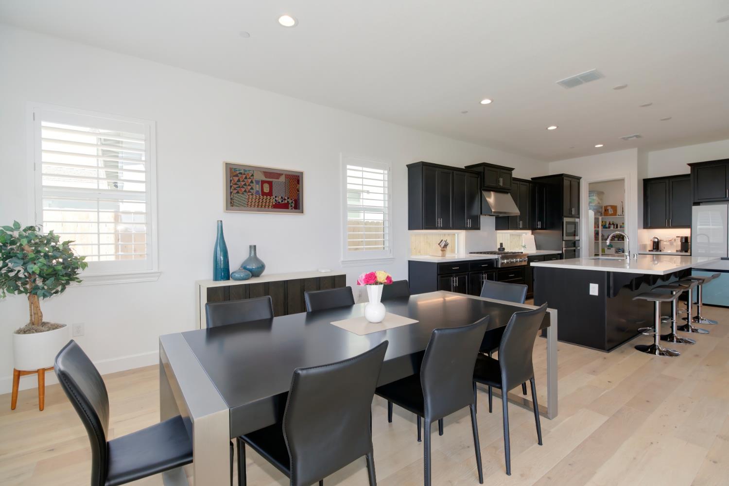 Detail Gallery Image 13 of 69 For 12818 Mission Peak Way, Rancho Cordova,  CA 95742 - 5 Beds | 4/1 Baths