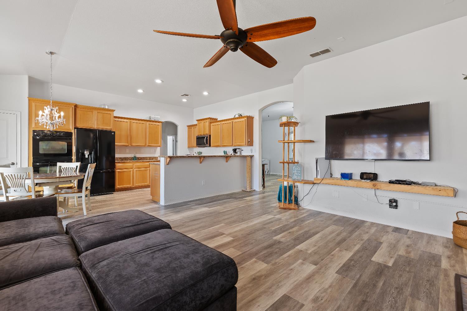 Detail Gallery Image 12 of 36 For 1795 Sea Side Ct, Plumas Lake,  CA 95961 - 4 Beds | 2 Baths
