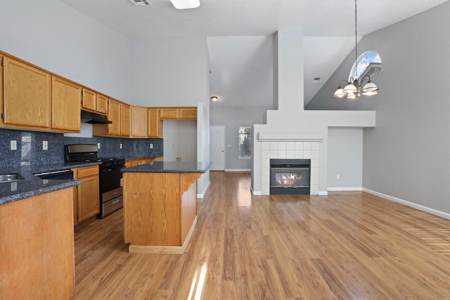 Detail Gallery Image 25 of 36 For 2405 S Fresno Ave, Stockton,  CA 95206 - 3 Beds | 2 Baths