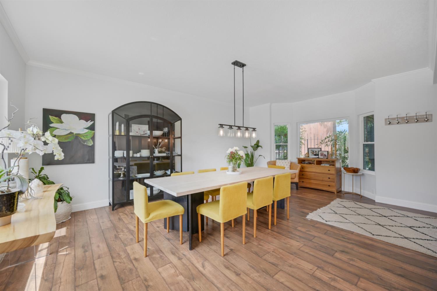 Detail Gallery Image 6 of 84 For 109 Bermuda Ct, Roseville,  CA 95678 - 4 Beds | 2/2 Baths