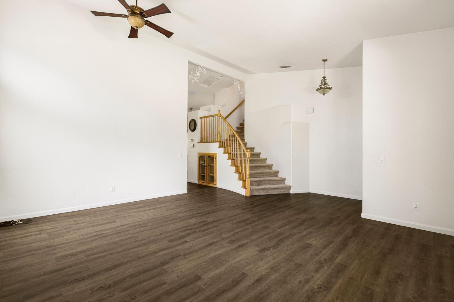 Detail Gallery Image 12 of 51 For 1637 Dreamy Way, Sacramento,  CA 95835 - 3 Beds | 3 Baths