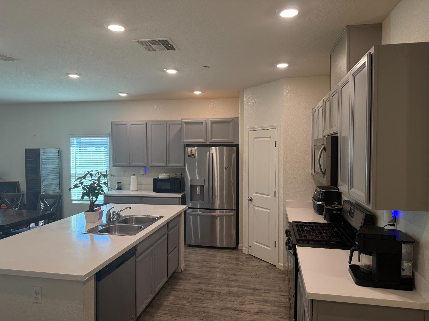 Detail Gallery Image 2 of 24 For 4831 E Goshawk, Stockton,  CA 95215 - 4 Beds | 2 Baths