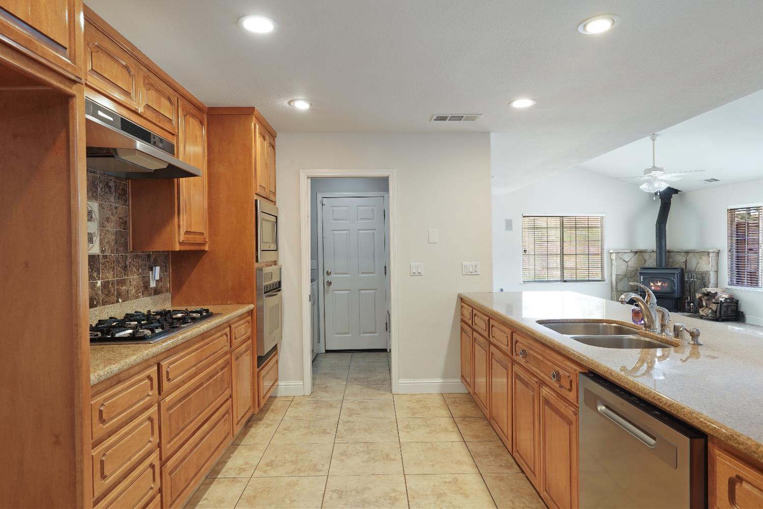 Detail Gallery Image 13 of 40 For 8760 Greer Way, Valley Springs,  CA 95252 - 3 Beds | 2 Baths