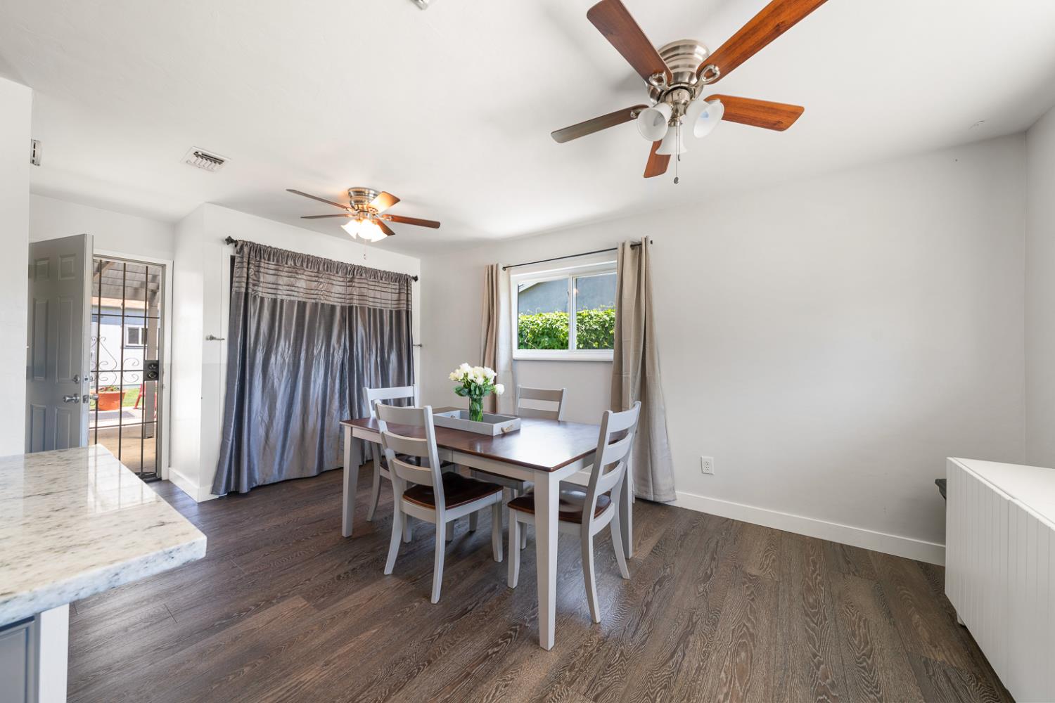 Detail Gallery Image 16 of 38 For 1136 Hampton Rd, Sacramento,  CA 95864 - 3 Beds | 1 Baths