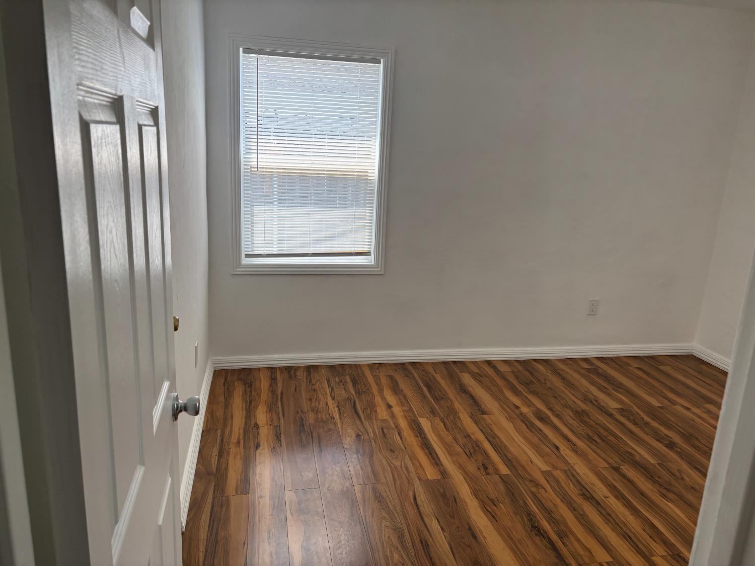 Detail Gallery Image 8 of 19 For 2671 Grove Ave, Sacramento,  CA 95815 - 3 Beds | 2 Baths