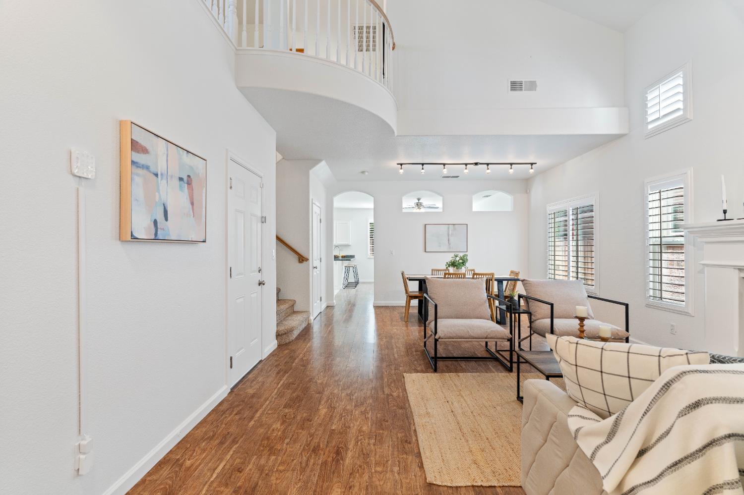 Detail Gallery Image 7 of 52 For 9615 Red Current Way, Elk Grove,  CA 95757 - 4 Beds | 3 Baths