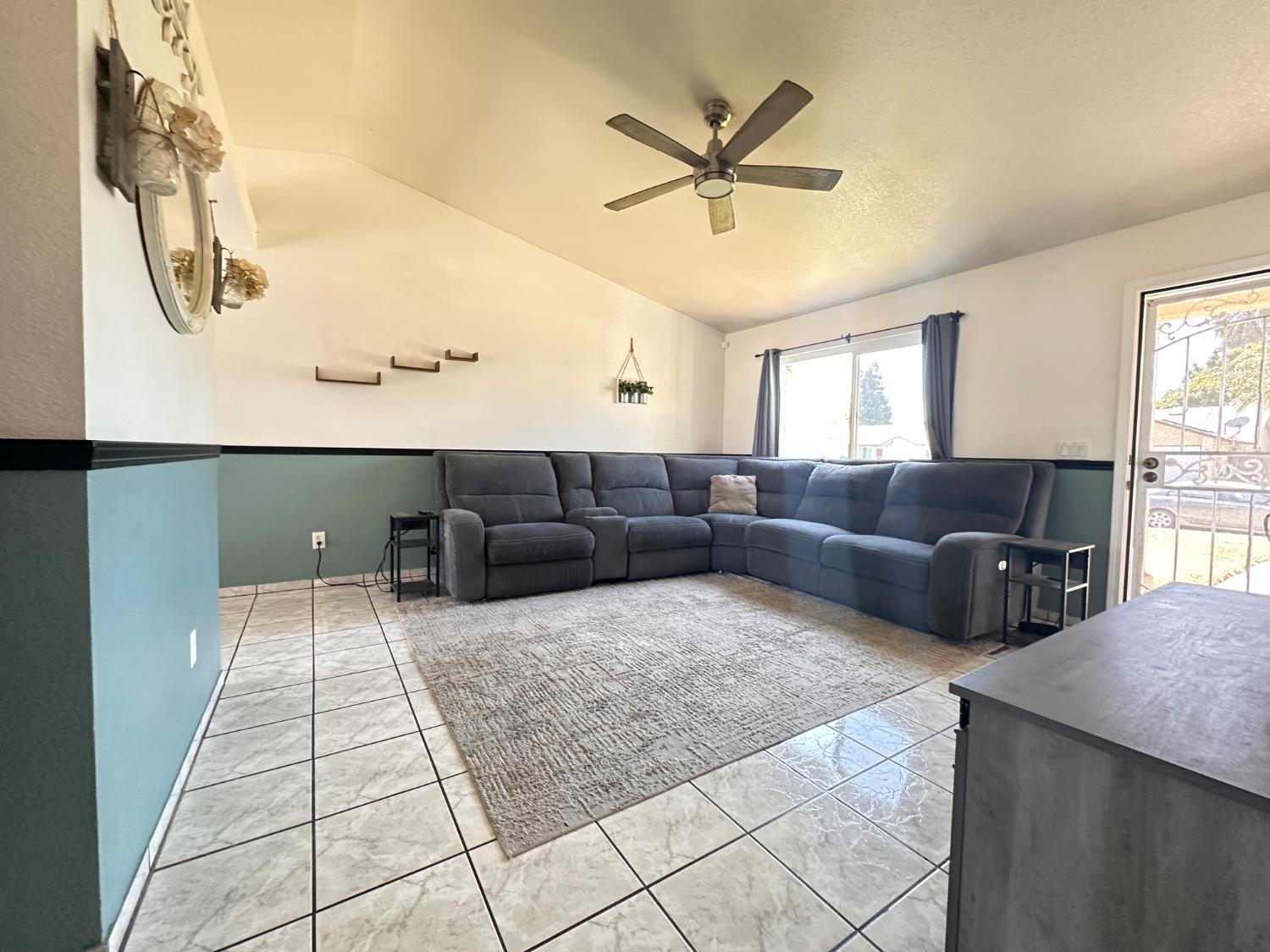 Detail Gallery Image 7 of 31 For 3431 Hawaii Ave, Riverbank,  CA 95367 - 3 Beds | 2 Baths
