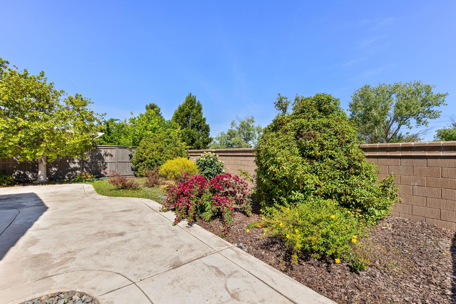 Detail Gallery Image 43 of 66 For 2339 Ryedale Ln, Sacramento,  CA 95835 - 2 Beds | 2 Baths