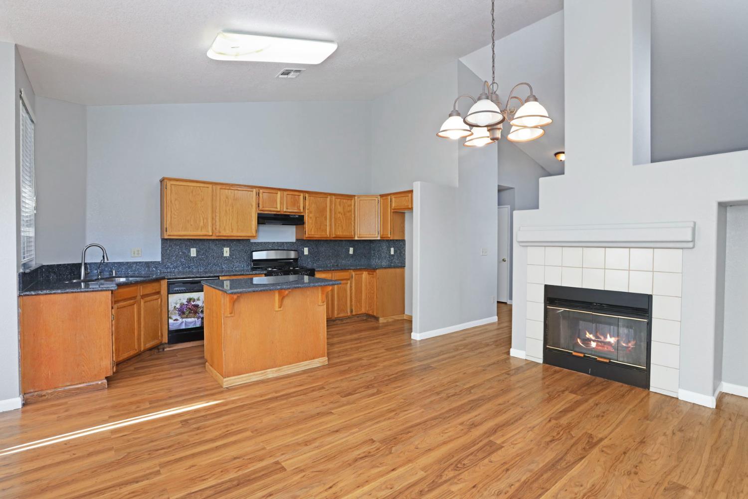 Detail Gallery Image 26 of 36 For 2405 S Fresno Ave, Stockton,  CA 95206 - 3 Beds | 2 Baths