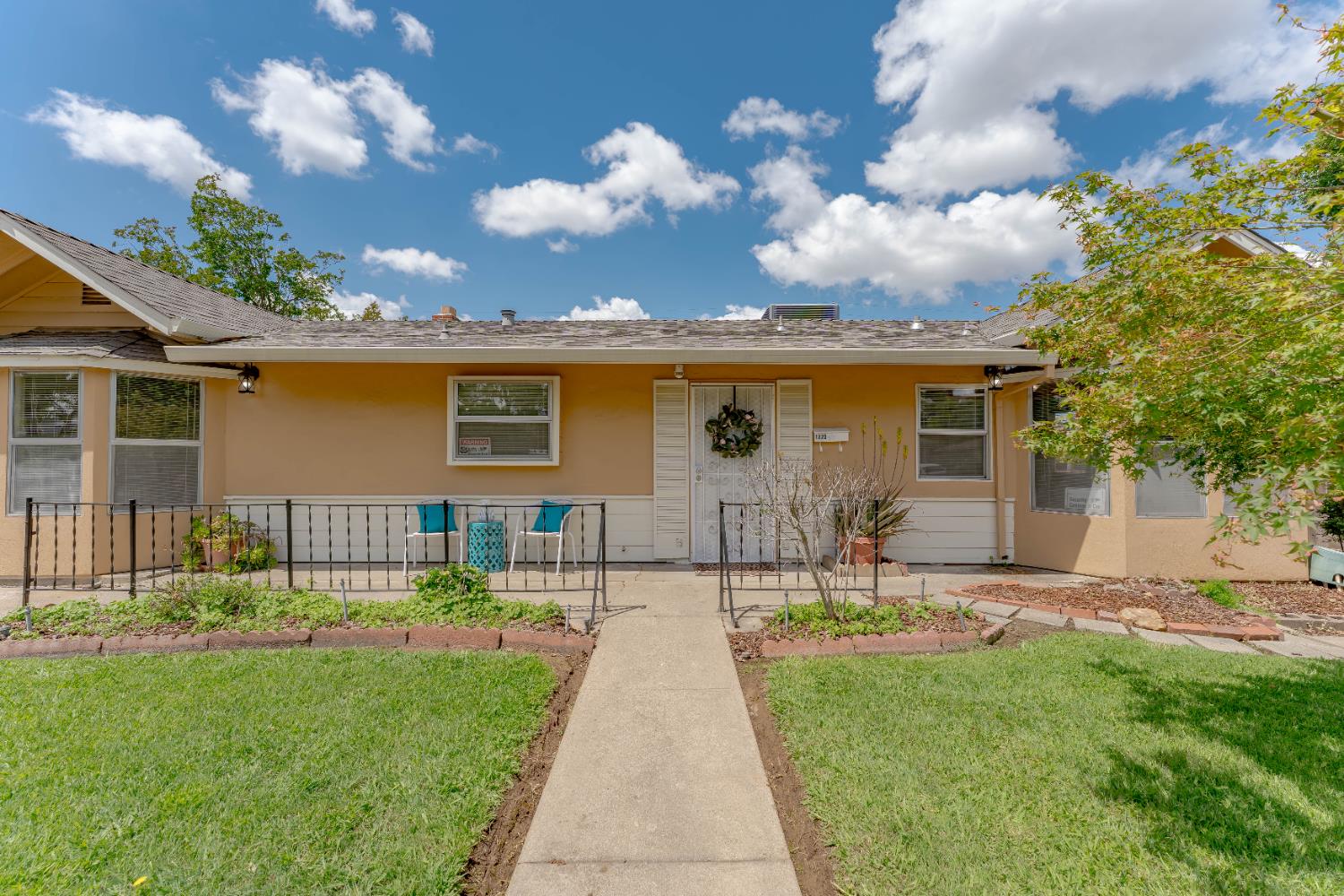 Detail Gallery Image 3 of 23 For 1325 Glenwood Rd, Sacramento,  CA 95864 - 3 Beds | 2 Baths